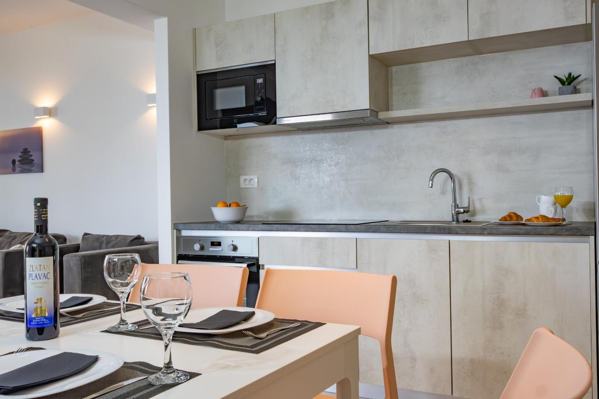 Beachfront Sunrise Srzic Apartman