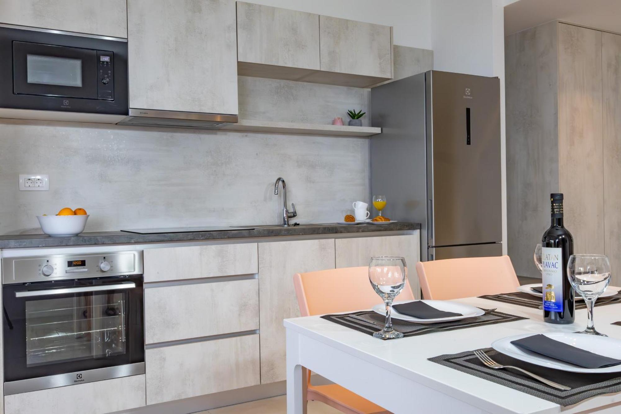 Beachfront Sunrise Srzic Apartman