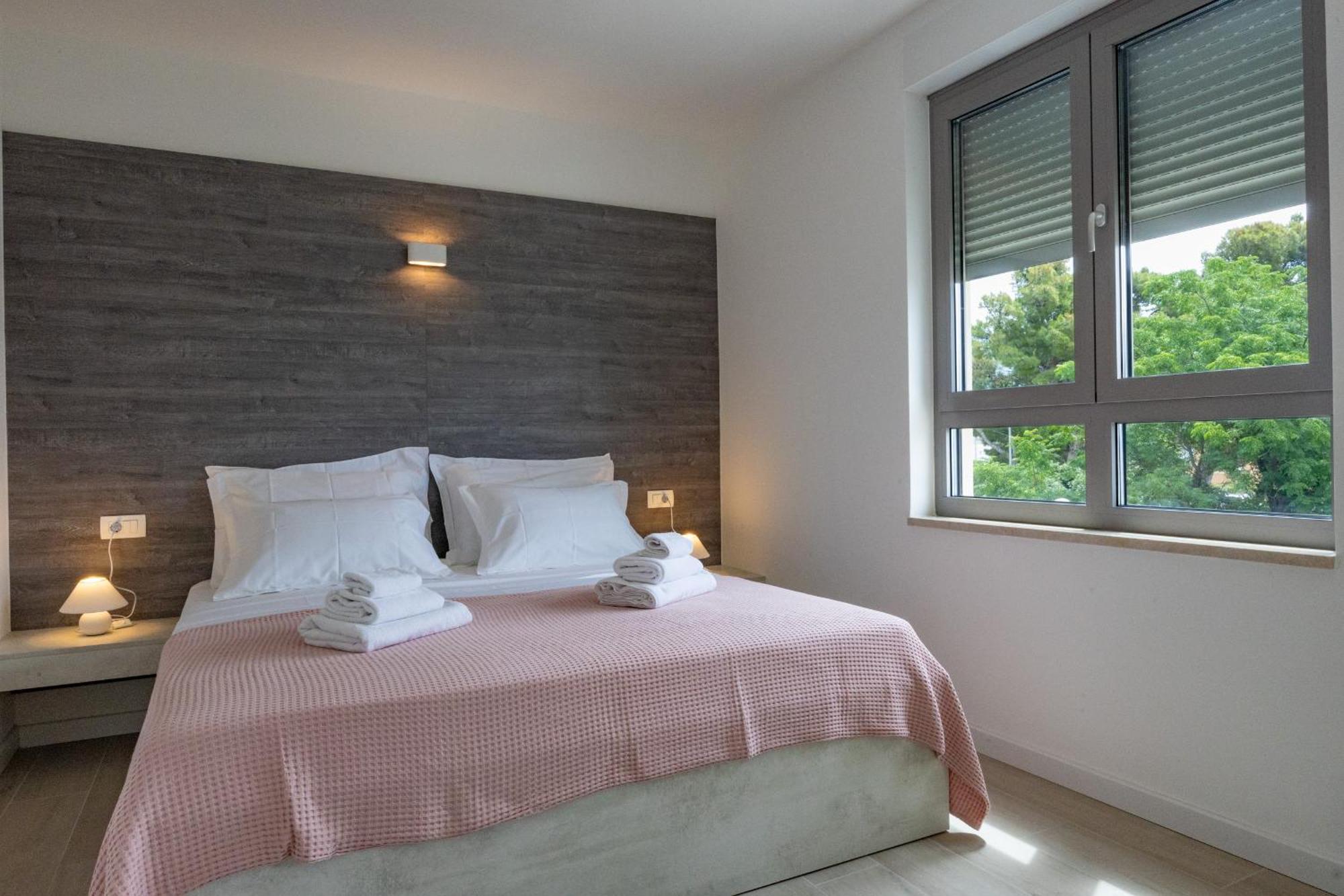 Beachfront Sunrise Srzic Apartman *