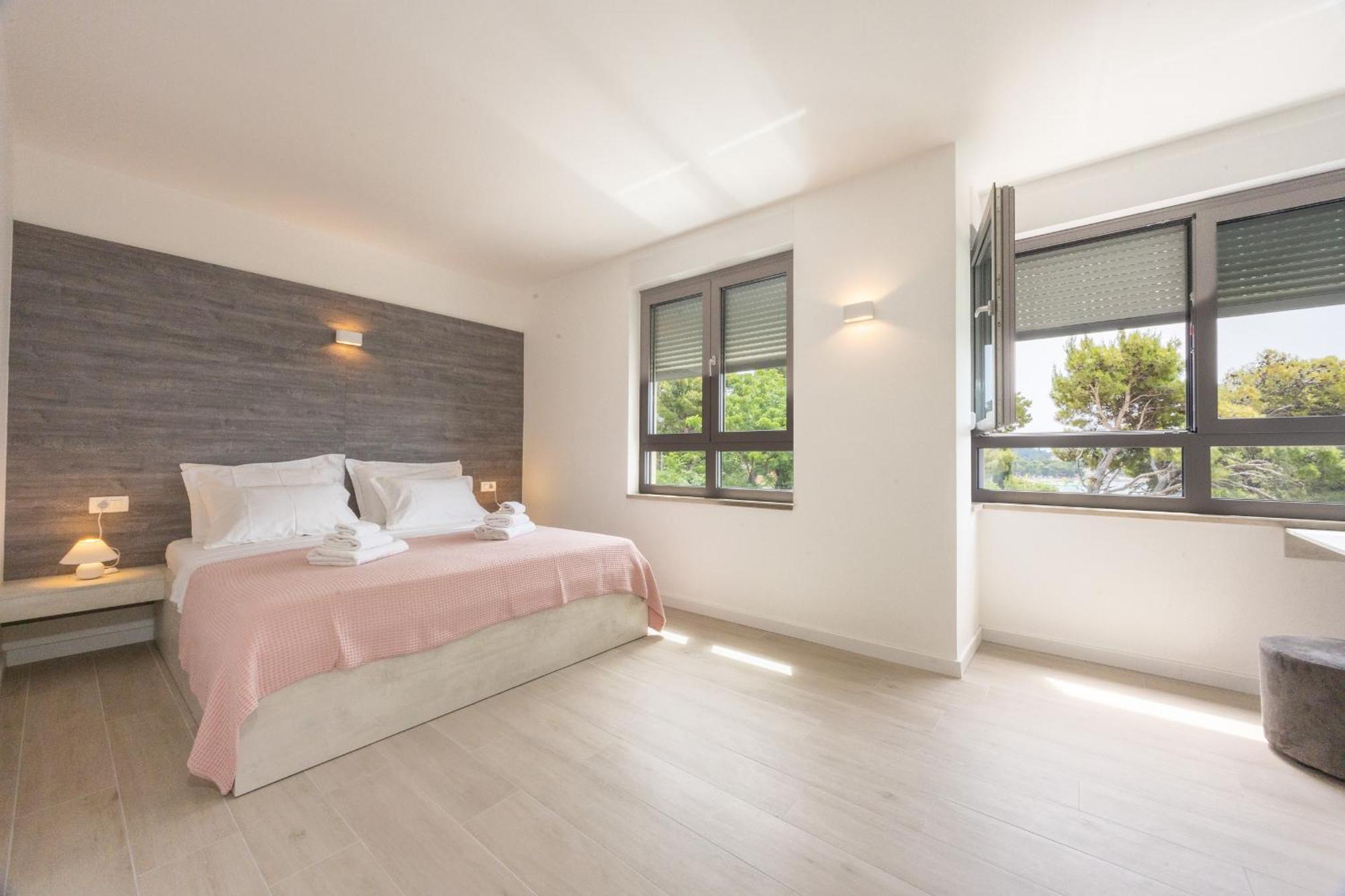 Beachfront Sunrise Srzic Apartman